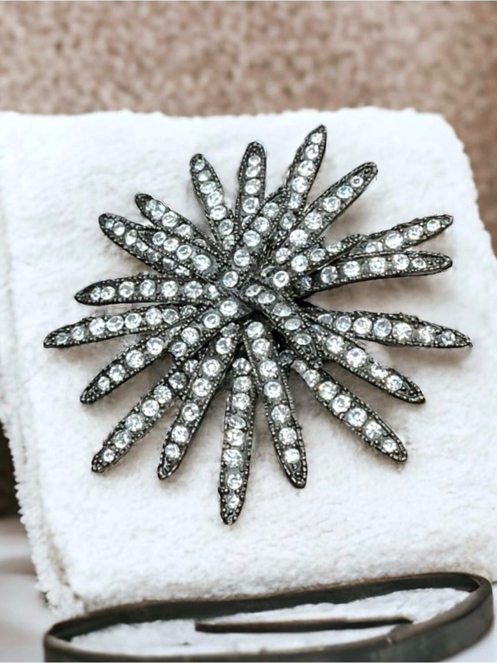 🌺LARGE Vintage Starburst Rhinestone Brooch